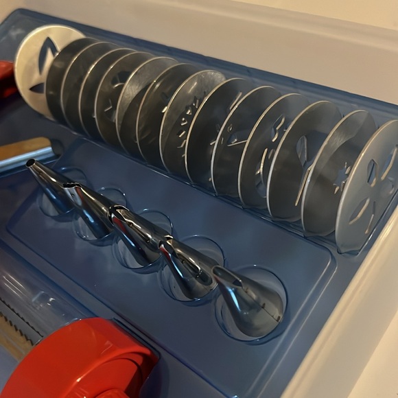 Kuhn Rikon Switzerland Professional Cookie Press and Decorating tips - Picture 7 of 13